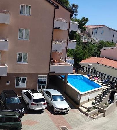 Apartments Vila Adrijana & Fitness Studio Wolf Bv Baška Voda Exteriör bild