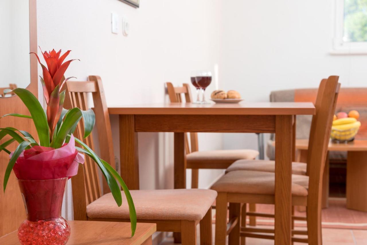 Apartments Vila Adrijana & Fitness Studio Wolf Bv Baška Voda Exteriör bild