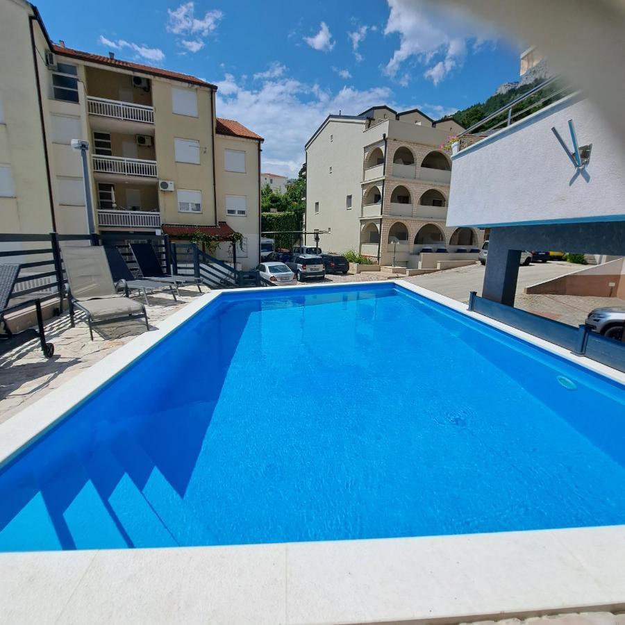 Apartments Vila Adrijana & Fitness Studio Wolf Bv Baška Voda Exteriör bild