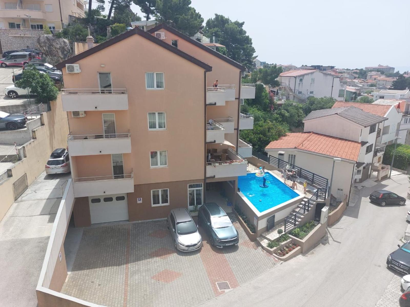 Apartments Vila Adrijana & Fitness Studio Wolf Bv Baška Voda Exteriör bild
