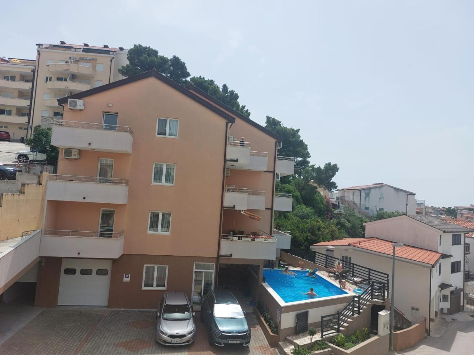 Apartments Vila Adrijana & Fitness Studio Wolf Bv Baška Voda Exteriör bild