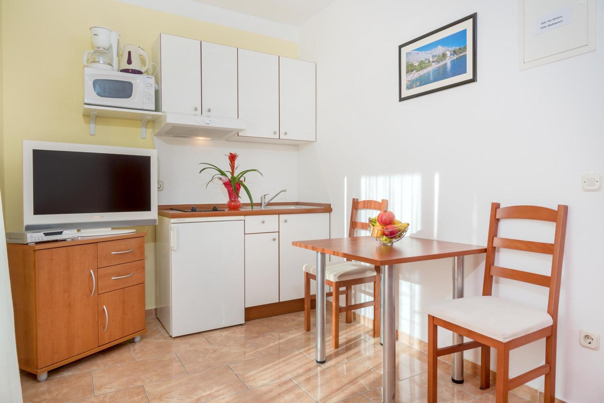 Apartments Vila Adrijana & Fitness Studio Wolf Bv Baška Voda Exteriör bild