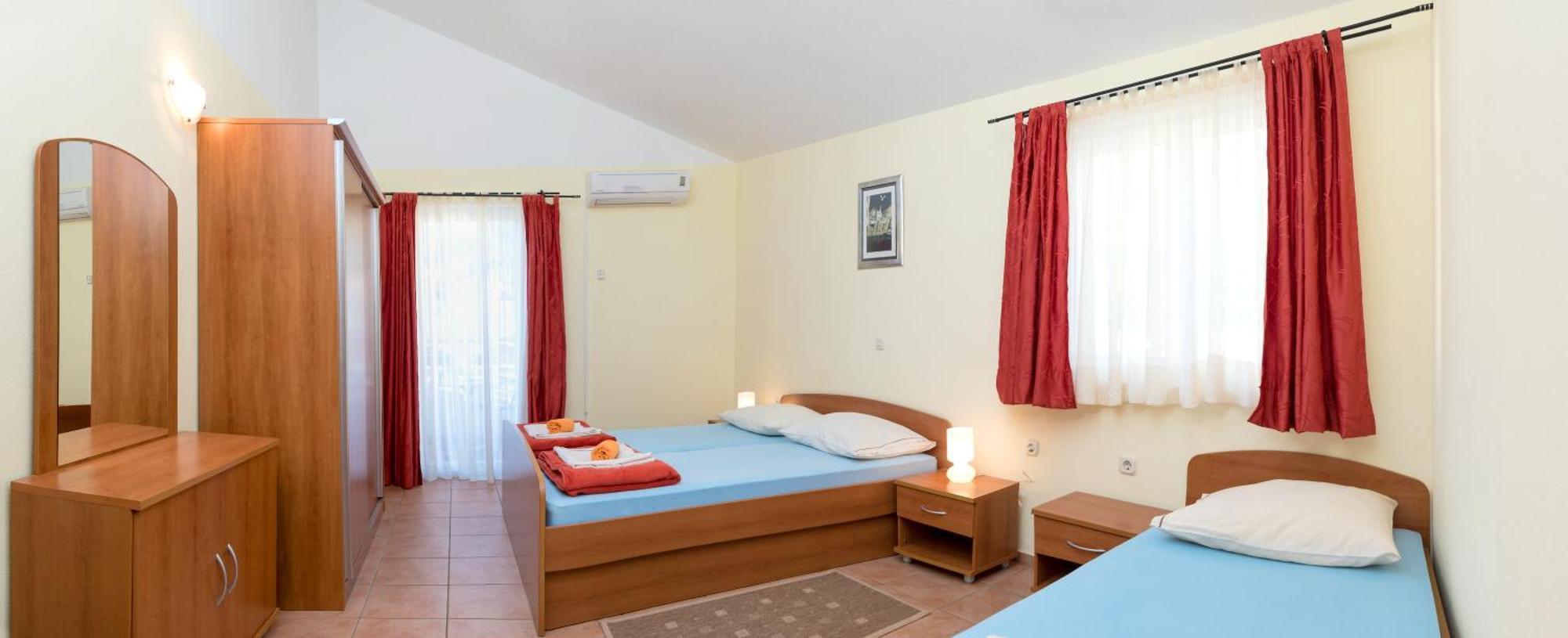 Apartments Vila Adrijana & Fitness Studio Wolf Bv Baška Voda Exteriör bild