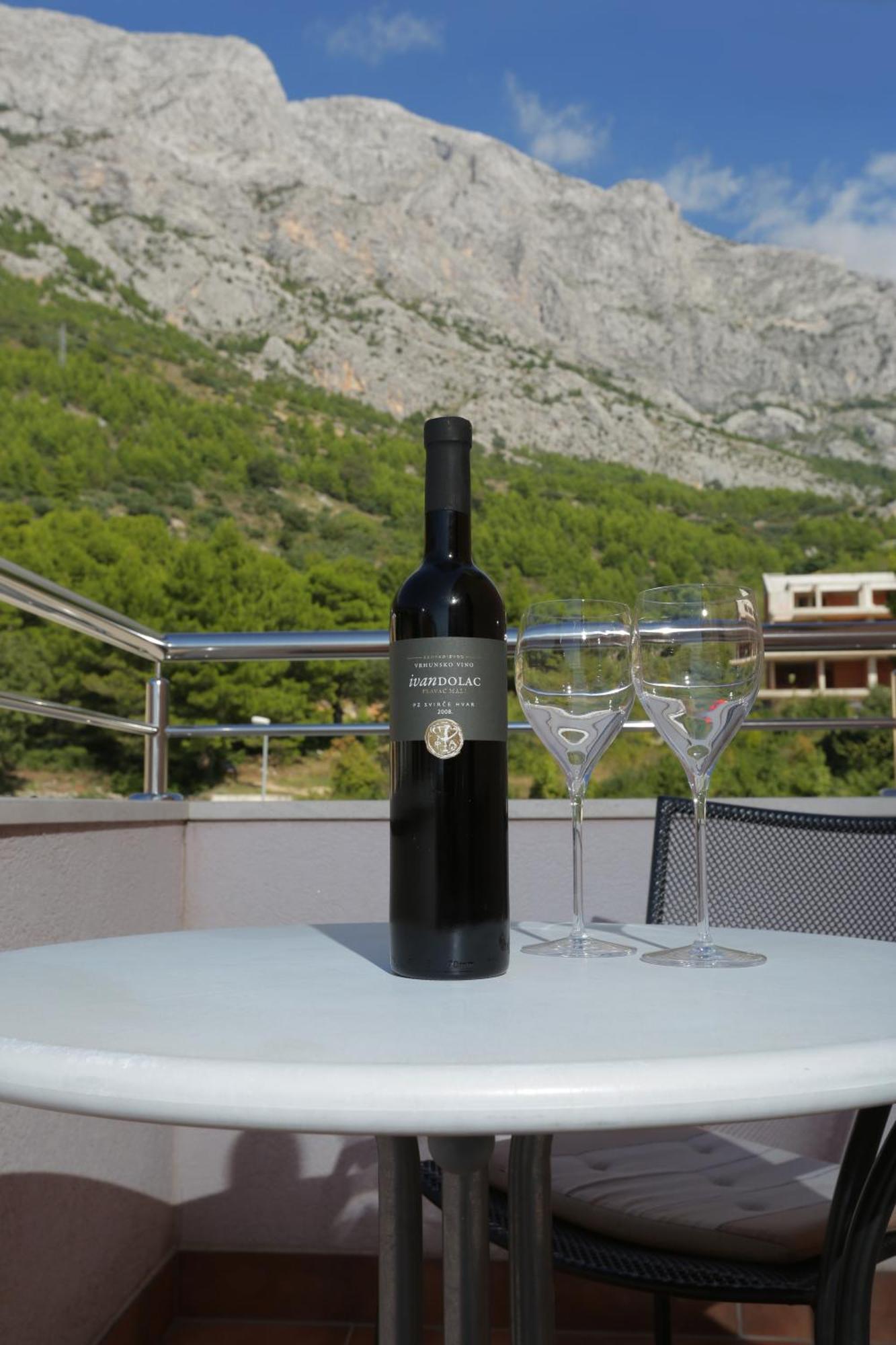 Apartments Vila Adrijana & Fitness Studio Wolf Bv Baška Voda Exteriör bild