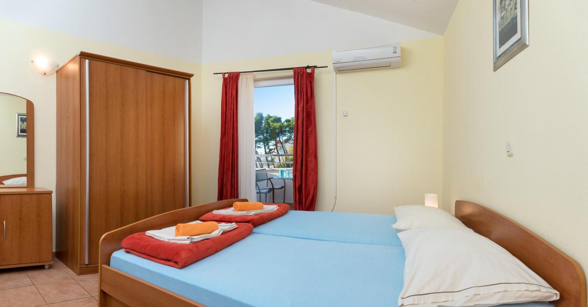 Apartments Vila Adrijana & Fitness Studio Wolf Bv Baška Voda Exteriör bild