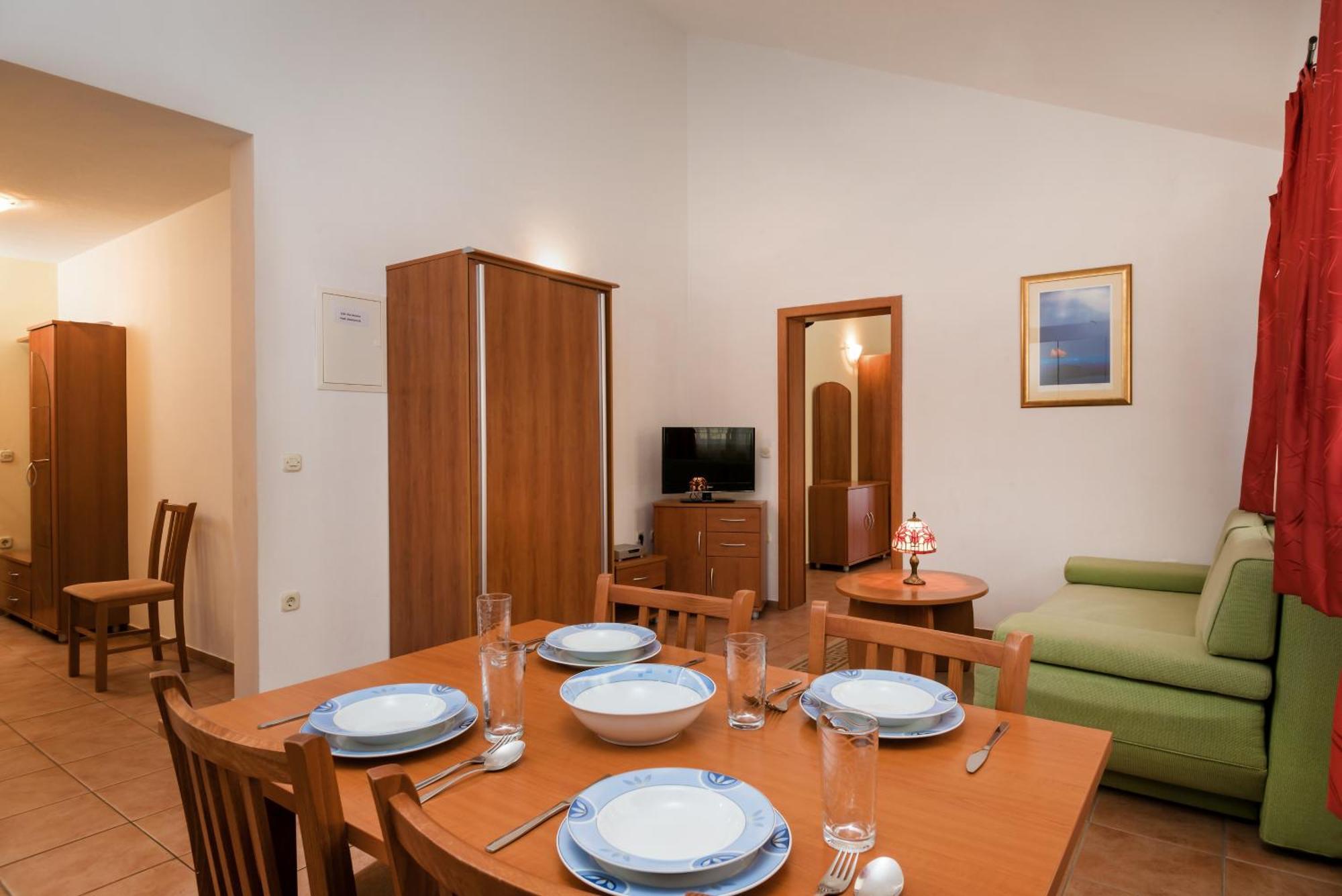 Apartments Vila Adrijana & Fitness Studio Wolf Bv Baška Voda Exteriör bild