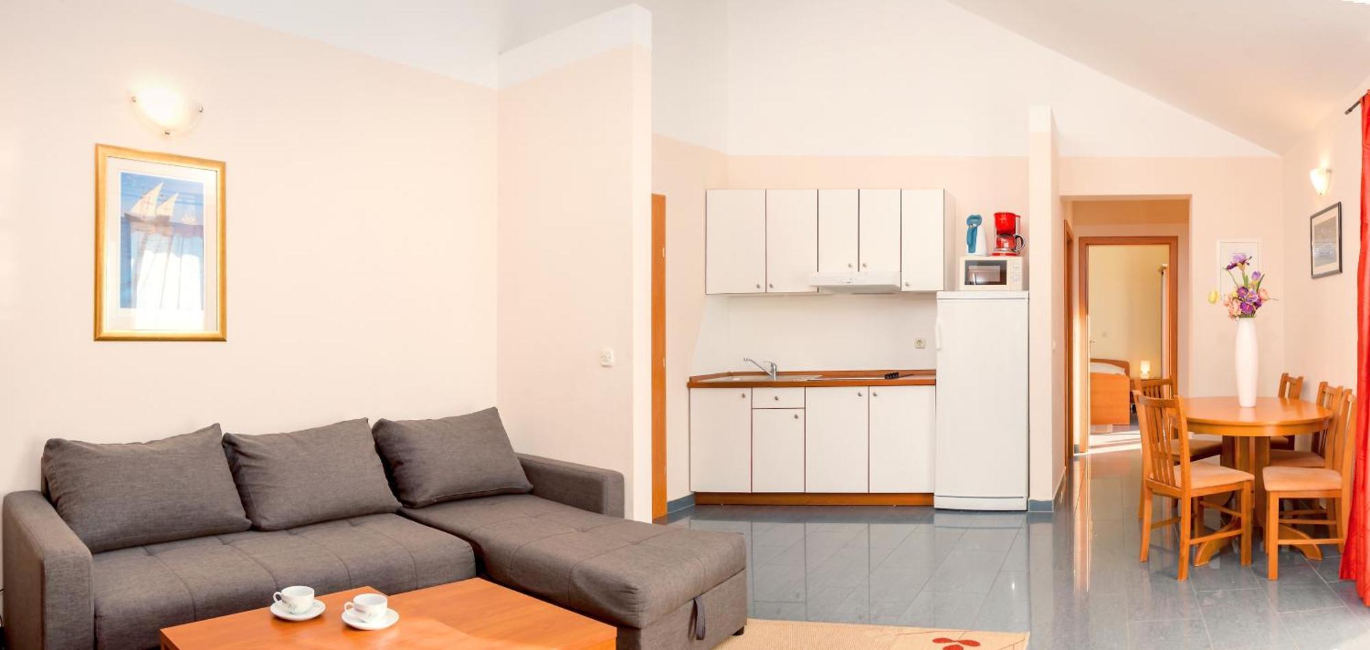 Apartments Vila Adrijana & Fitness Studio Wolf Bv Baška Voda Exteriör bild