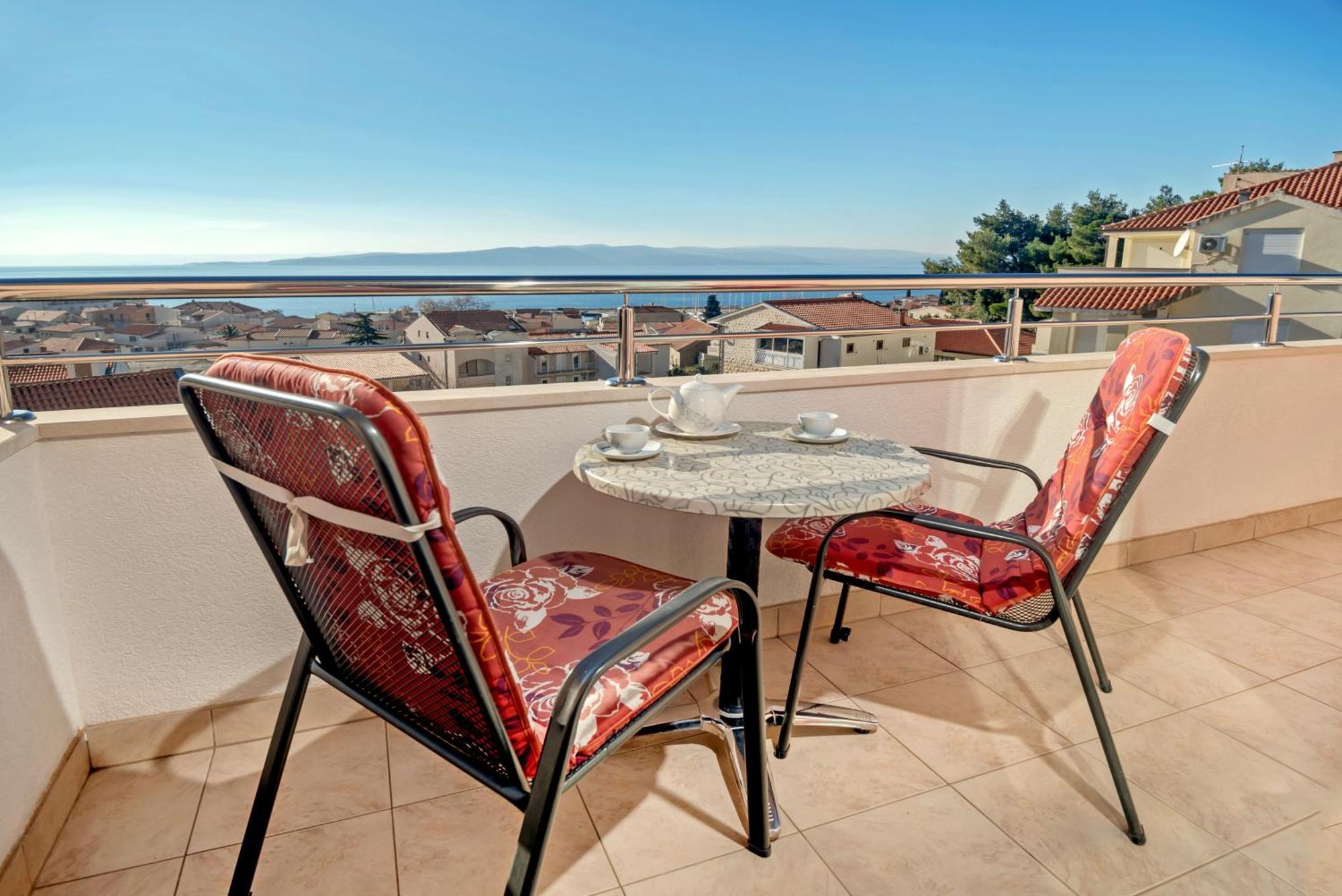 Apartments Vila Adrijana & Fitness Studio Wolf Bv Baška Voda Exteriör bild