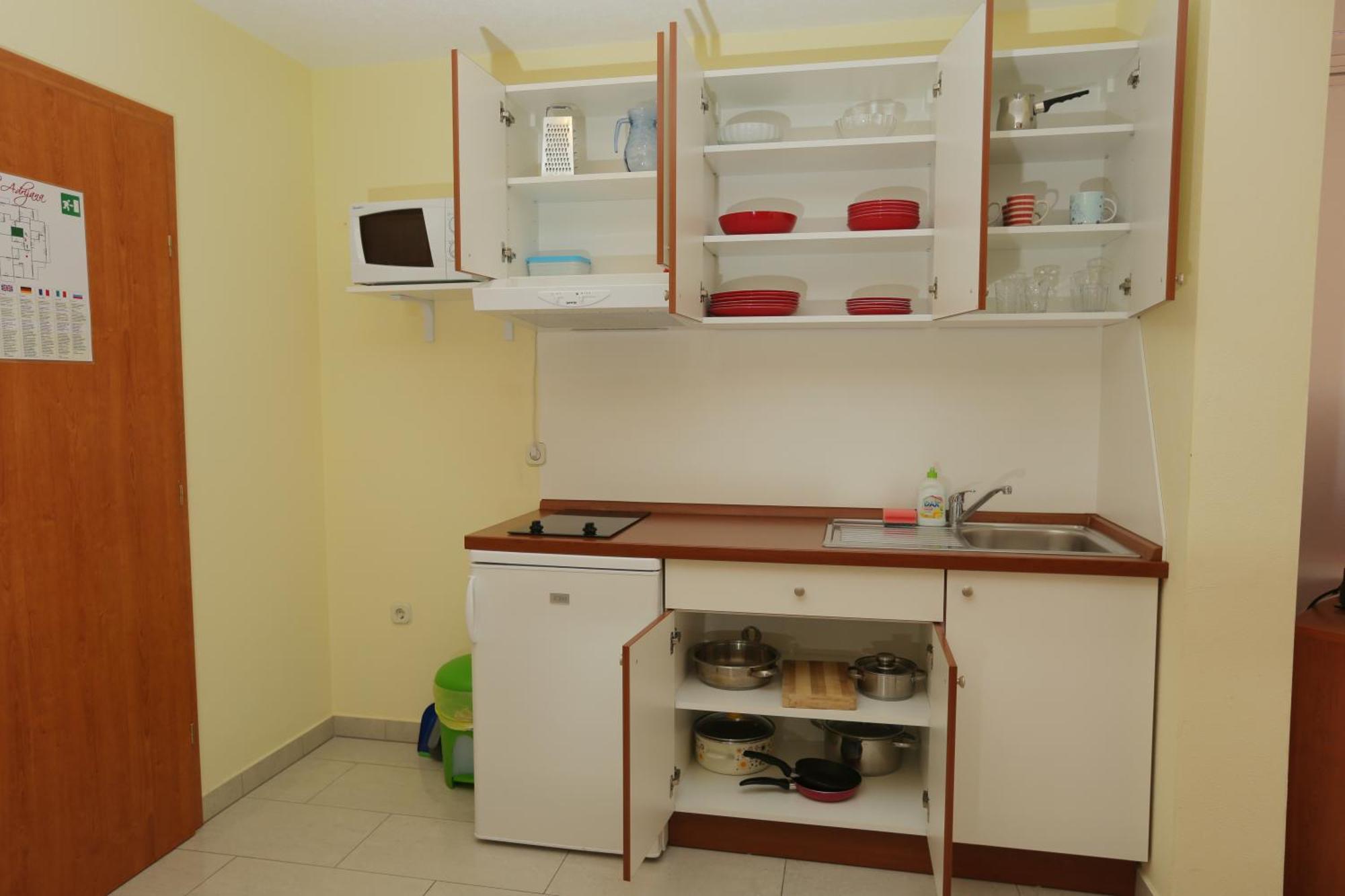 Apartments Vila Adrijana & Fitness Studio Wolf Bv Baška Voda Exteriör bild