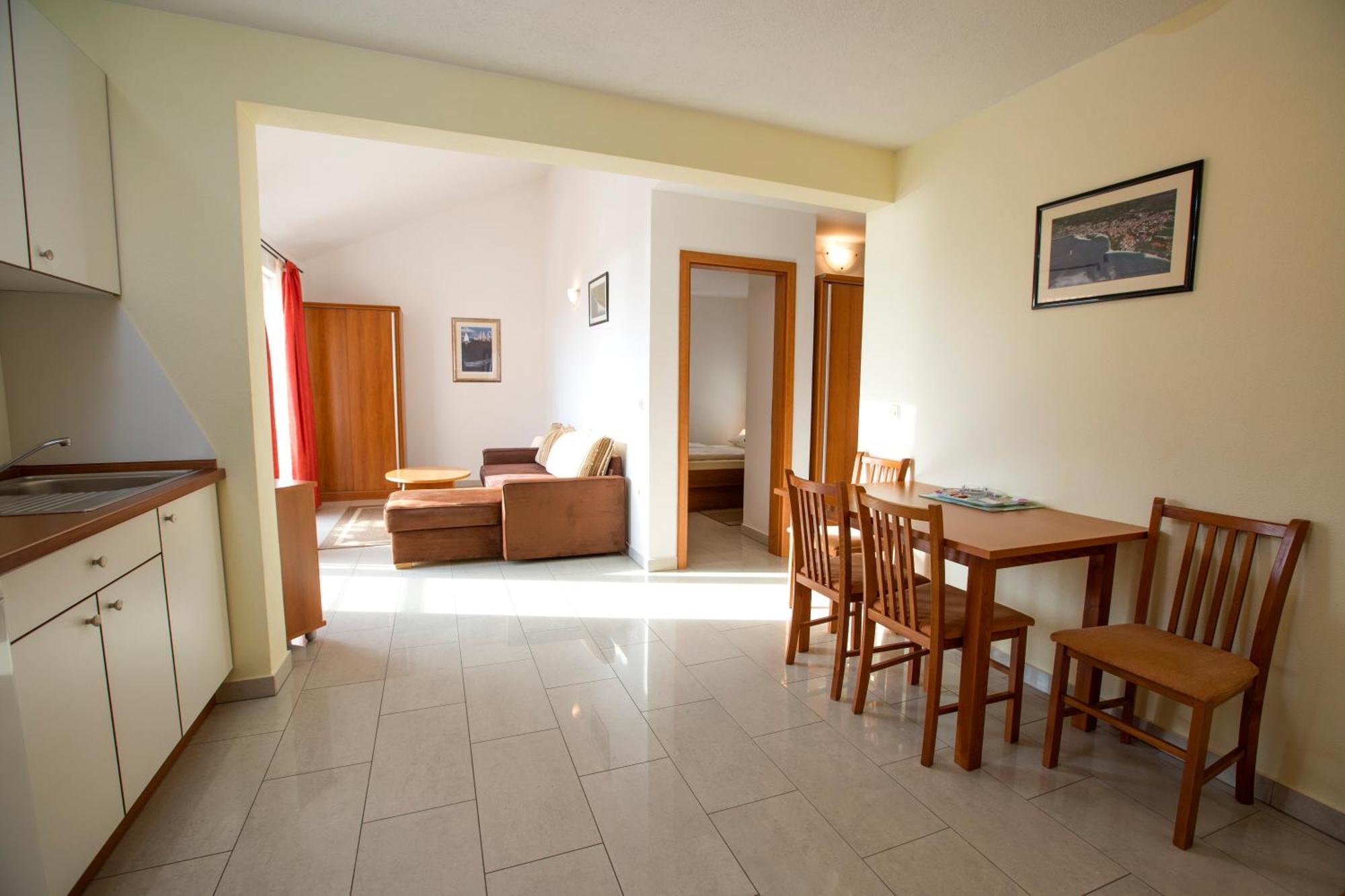 Apartments Vila Adrijana & Fitness Studio Wolf Bv Baška Voda Exteriör bild