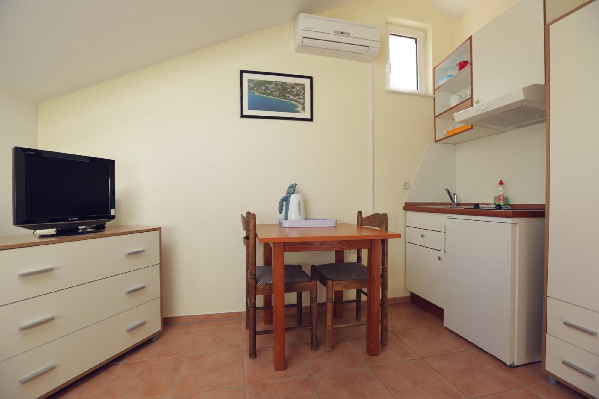 Apartments Vila Adrijana & Fitness Studio Wolf Bv Baška Voda Rum bild